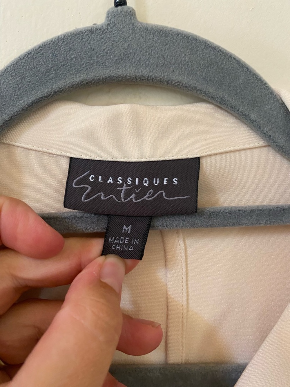 Classiques Entier Cream 100% Silk Short Sleeve Button Up Blouse Size Medium - Picture 5 of 9
